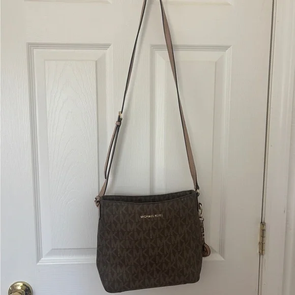 New Michael Kors Purse Jet Set Travel Messenger Signature Crossbody Handbag - Picture 3 of 12